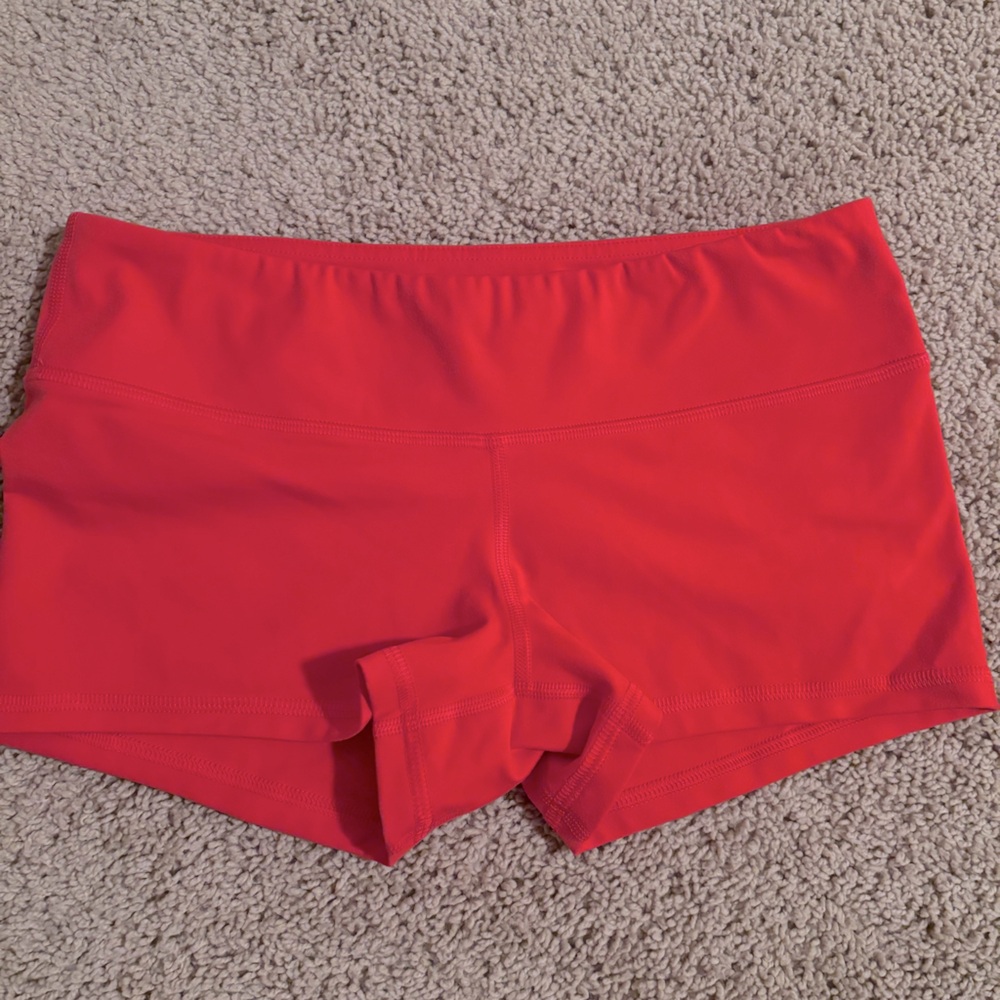 Fleo, shorts, size medium.